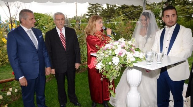 Göktuğ İncesu, Dilara Çankır ile Çeşm-i İncek’te düzenlenen düğünle evlendi.
